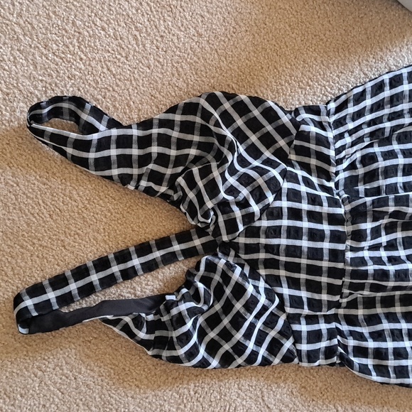 MEDIUM    HALARA CRISSCROSS BACKLESS RUFFLE HEM MAXI DRESS - Picture 7 of 12